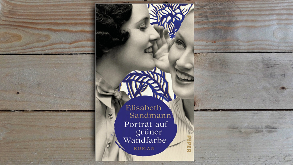 02.08. | Buch der Woche - Elisabeth Sandmann • Porträt auf grüner Wandfarbe